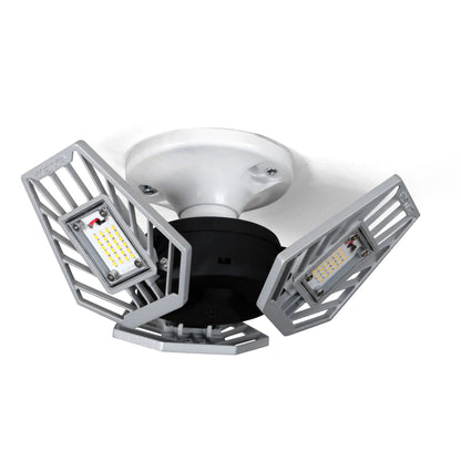 TRiLIGHT 2.0 ceiling light with three LED panels angled outward